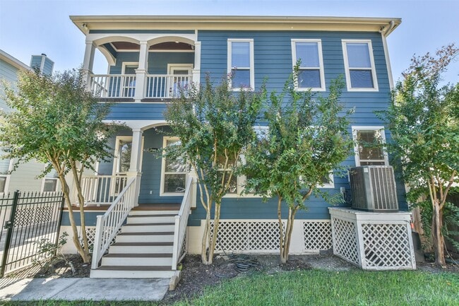 Building Photo - 1030 W 16th St