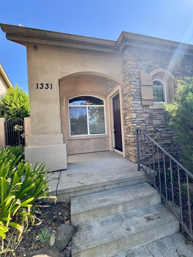 1331 Yosemite Dr
