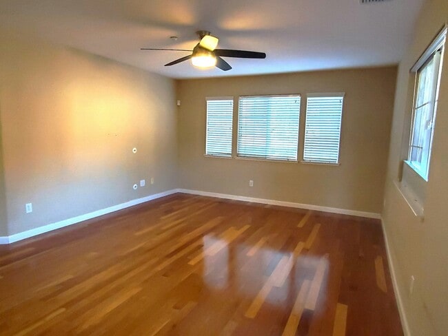 Photo - 10 Meritage Common Unit 200