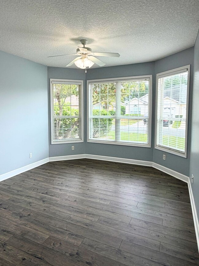 Photo - 3/2 fenced in yard, landscaping included !