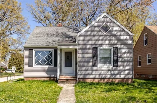 Building Photo - 475 E 250th St Rental