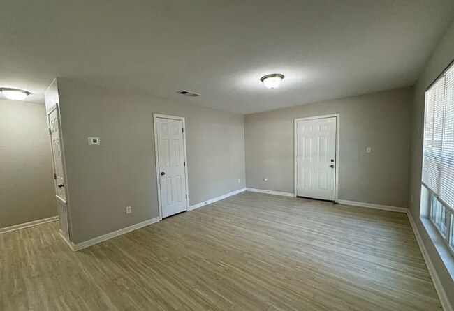 Photo - 251 Lawrence Rd Unidad 251