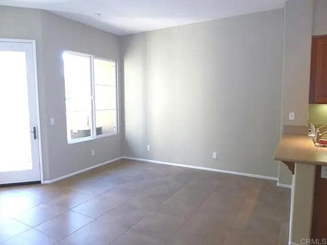 Photo - 472 Almond Rd