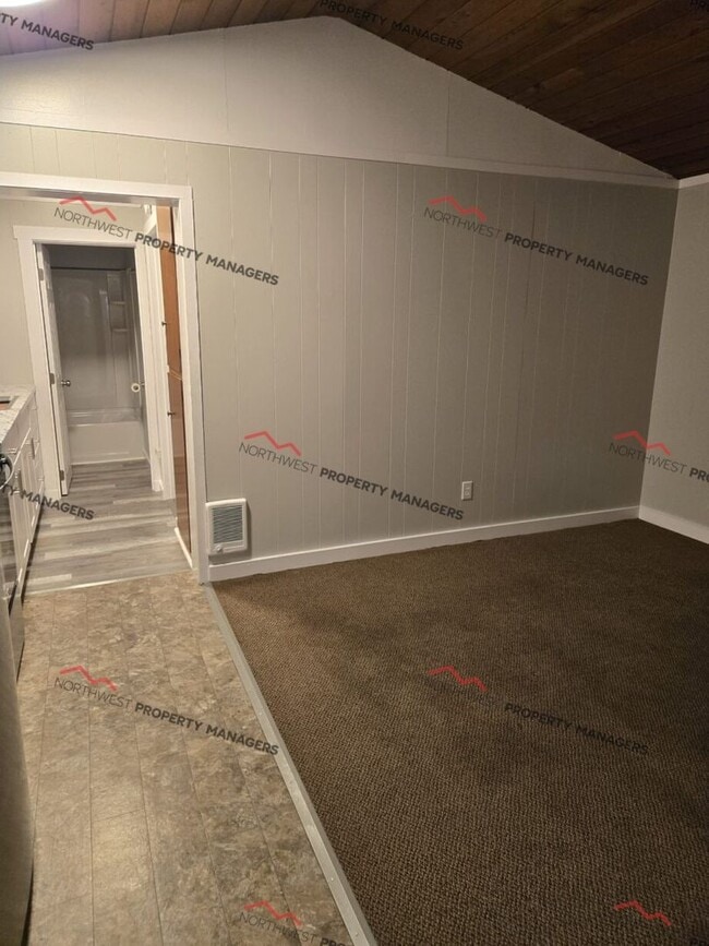 Photo - 105 Engle Dr Unit #B
