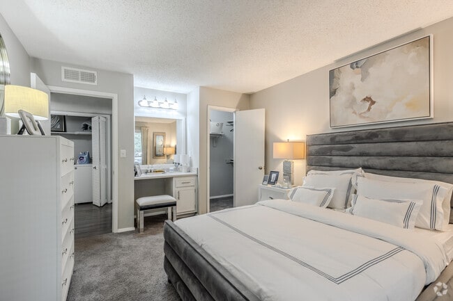 1BR, 1BA - 883SF - Bedroom