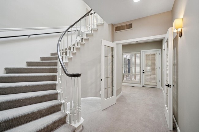 Building Photo - Elegant Los Altos Townhouse Near Redwood Grove & Shoup Park
