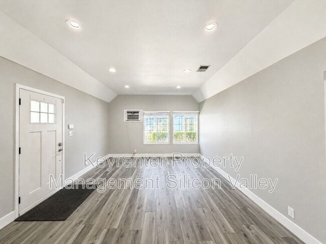 Photo - 399 Don Basillo Way