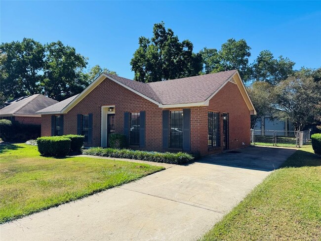 Building Photo - 728 E Gardendale Dr