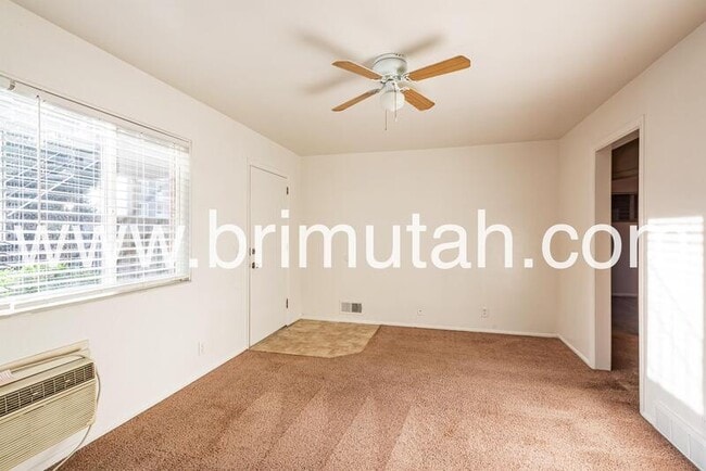 Photo - 2241 E Laney Ave