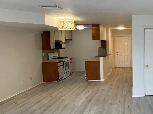 Kitchen / Dinning Area - 10208 Pinewood Ave