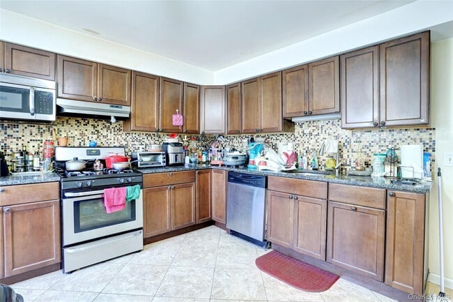 Photo - 36 Suffern Ln
