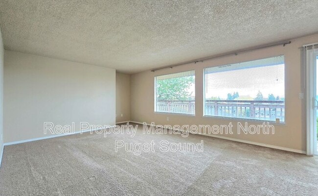 Photo - 228 N Stillaguamish Ave