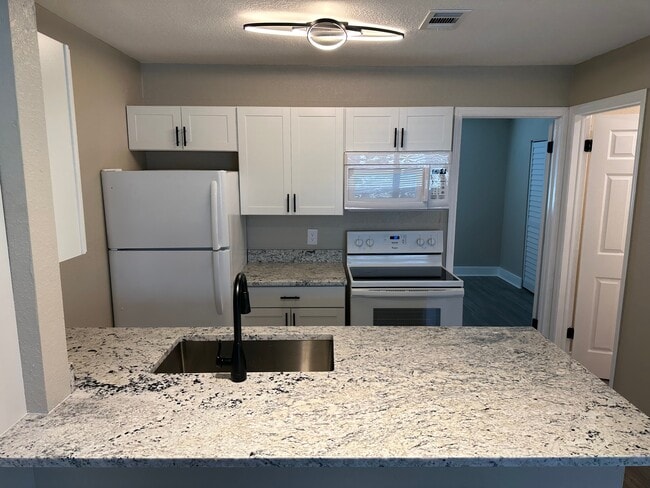 Photo - 1462 Hamlet Ave