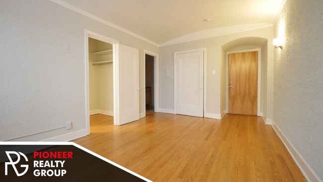 Photo - 556 W Arlington Pl