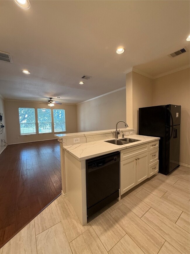 Photo - 1410 Ennis St