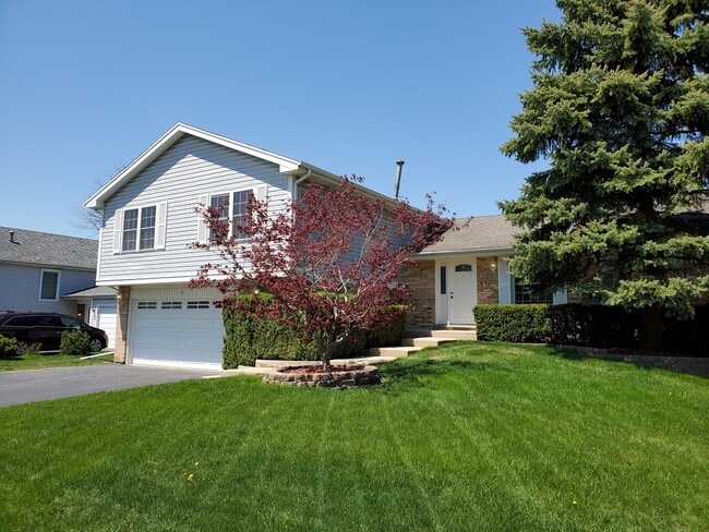 Building Photo - 8 E Harbor Dr