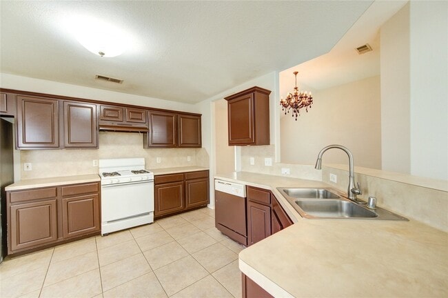 Photo - 19814 Lindenfield Pl