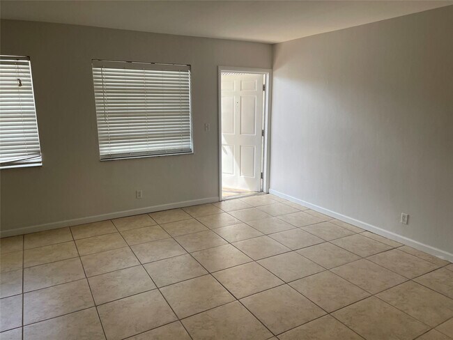 Photo - 4051 NE 13th Ave Unit 52-3