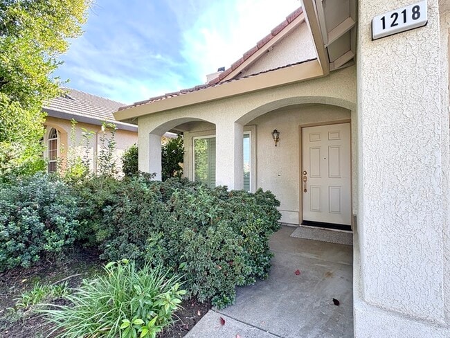 Photo - Beautiful 3 Bedroom 2 Bathroom Single Stor...