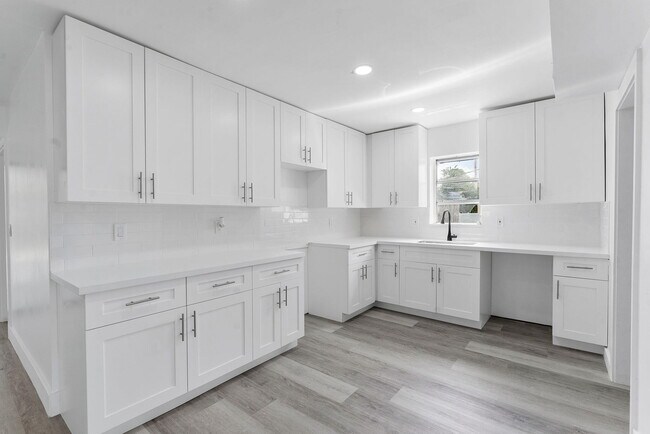 Photo - 700 NW 2nd Terrace