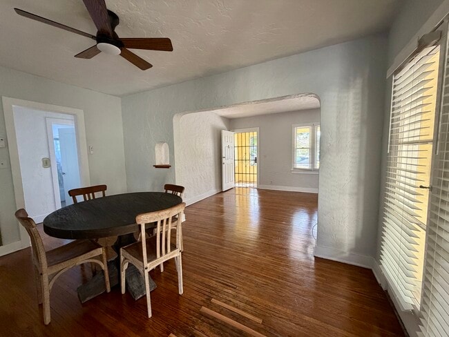 Photo - 14119 Erwin St