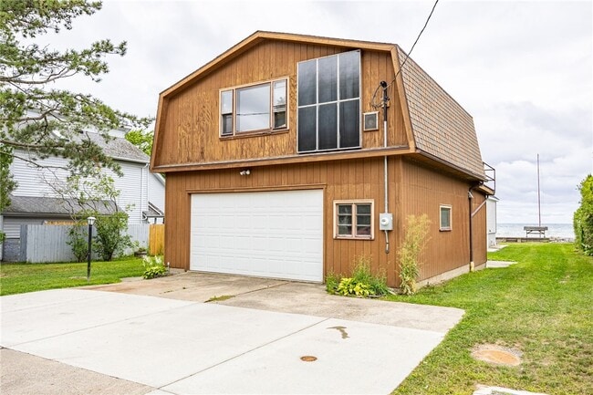 Photo - 200 Lakeshore Dr