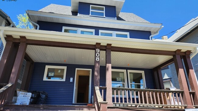 Photo - 908 E Gorham St Unidad 3