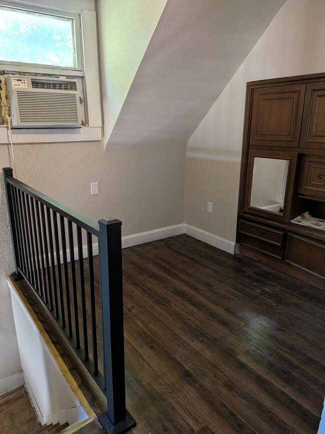 Photo - 609 Jefferson St Unit 2-Upper