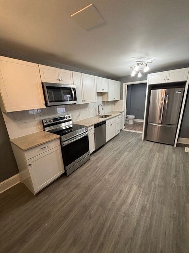 Photo - 4 Bedroom Renovated Twin Available!