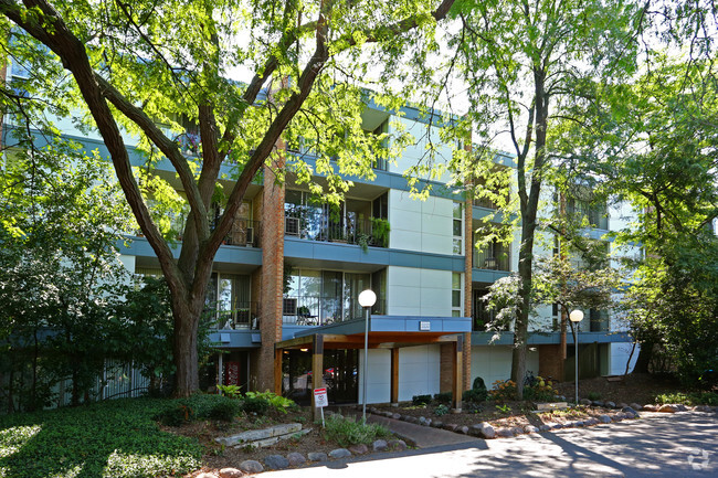 Building Photo - Abbey Apartments at Four Lakes