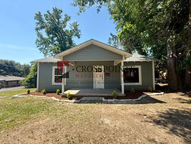 Building Photo - Newly Renovated 2 Bedroom, 1 Bathroom Home!