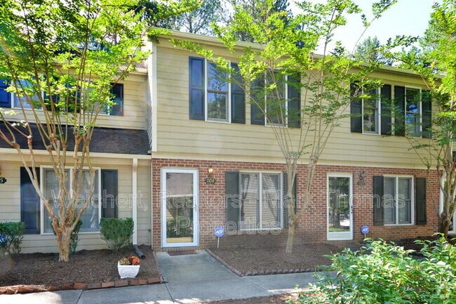 Building Photo - 104 Gatehouse Ln