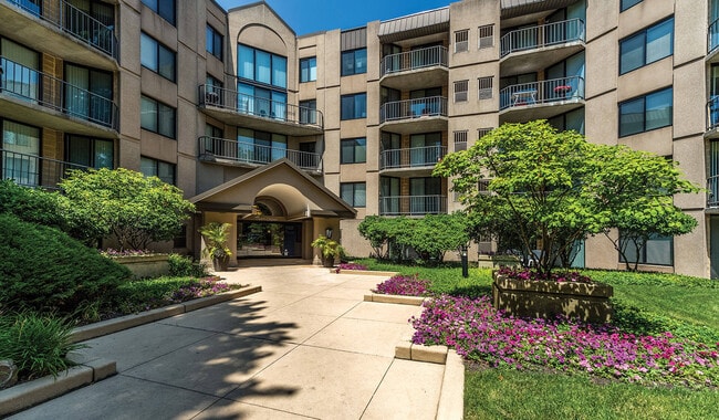 Building Photo - Elm Creek