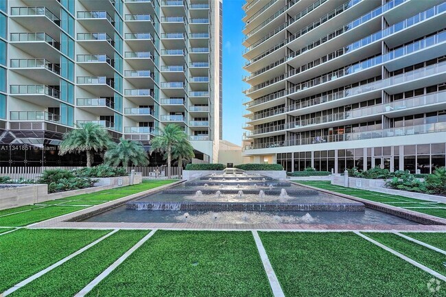 Building Photo - 9703 Collins Ave Unit 2501 Rental