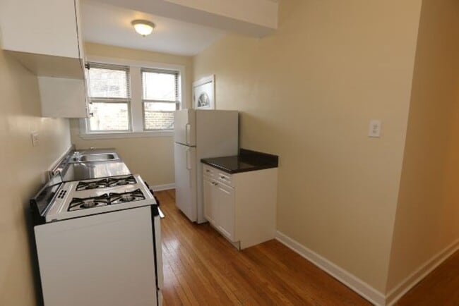 Photo - 555 W Aldine Ave Unit J04W