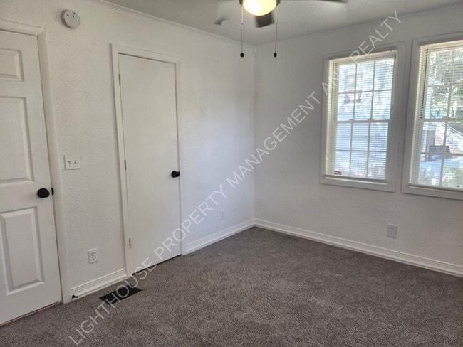 Photo - Charming 2 Bedroom Home With Sunroom And Storage