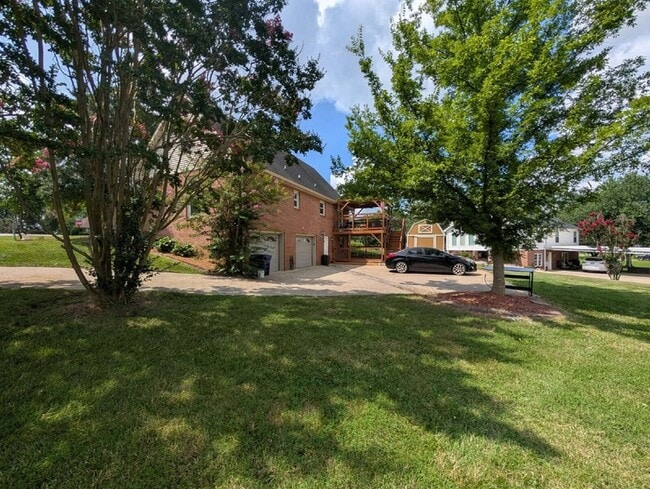 Photo - 2164 New England Pl