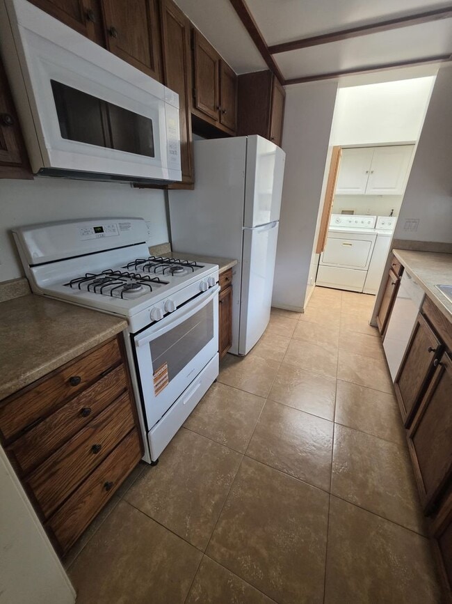 Building Photo - 2072 Unit 5034