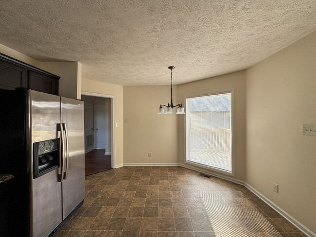 Photo - 3 Bed 2 Bath Home with Fenced Backyard