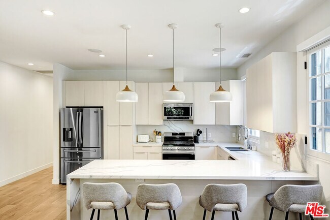 Photo - 418 N Stanley Ave Unidad 418 1/2