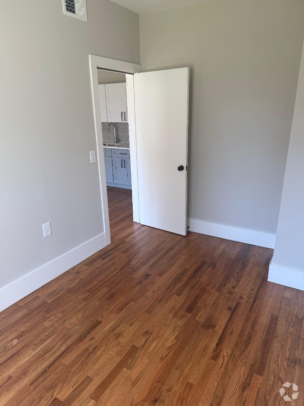 Building Photo - 515 W 7th St Rental