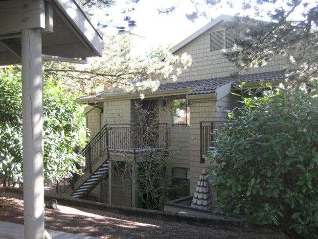 Building Photo - 44 Crestfield Ct
