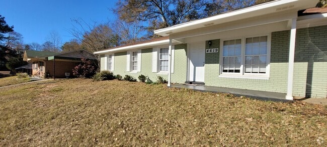 Building Photo - 4 bedroom 1.5 bath Rental