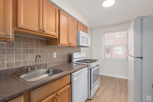 1BR, 1BA - 850SF - Kitchen