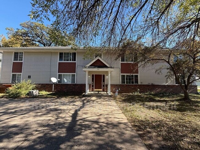 Building Photo - 535 Oak St Unit 2