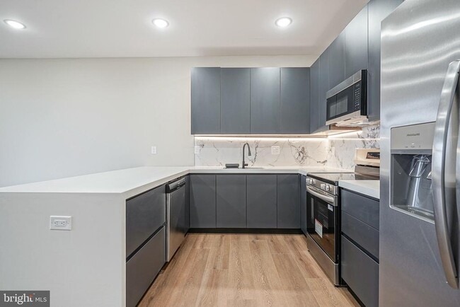 Photo - 4432 Wingate St Unidad 102