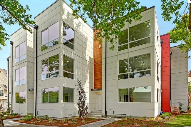 Building Photo - 106 22nd Ave S