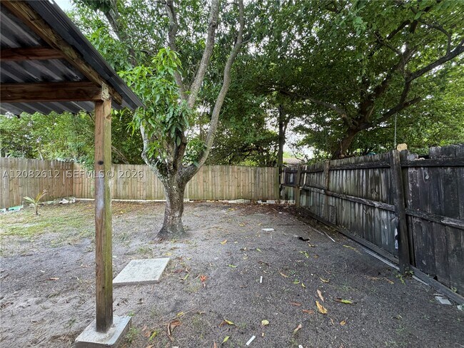 4265 NW 5th Ave