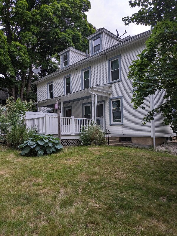 31 King St Townhome Townhome Rental in Putnam CT