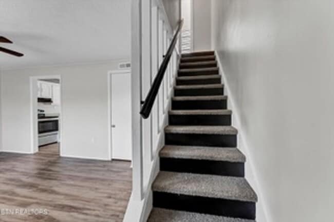 Photo - Oak Ridge 37830 - 2 bed 1 bath apartment - call Kathy Leveille 865-556-0370